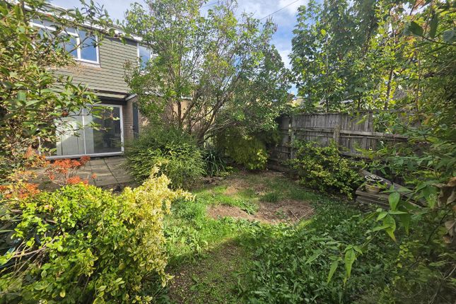5, Clover Dean, Chippenham photo 2
