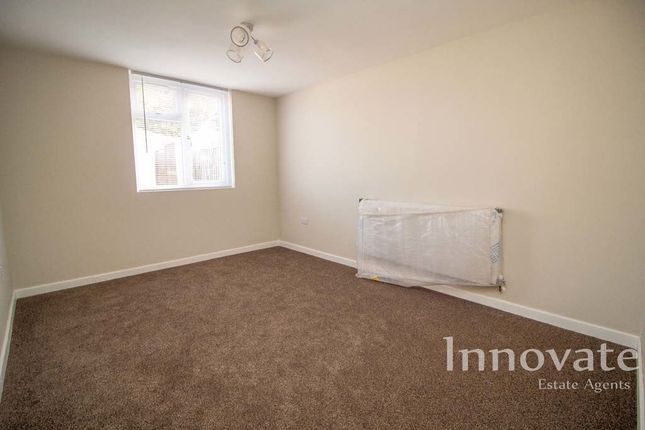 16, Lincoln Green, Wolverhampton photo 4