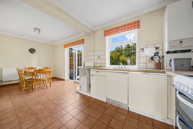 11, Watersplash Road, Shepperton photo 4