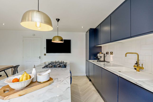 21 Royal Birkdale Way, Leeds photo 3