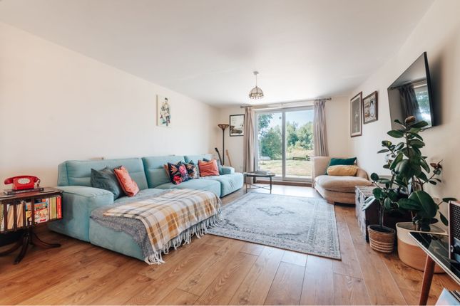 64, Kings Delph, Peterborough photo 4