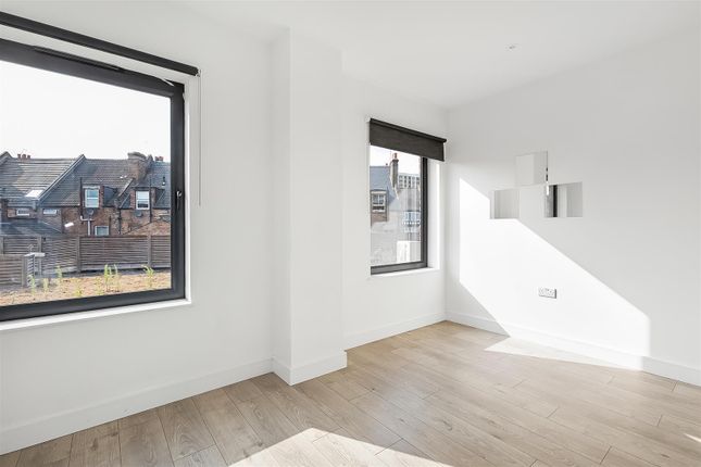 Flat 6 Venture Lofts, 15 High Street, Purley photo 4