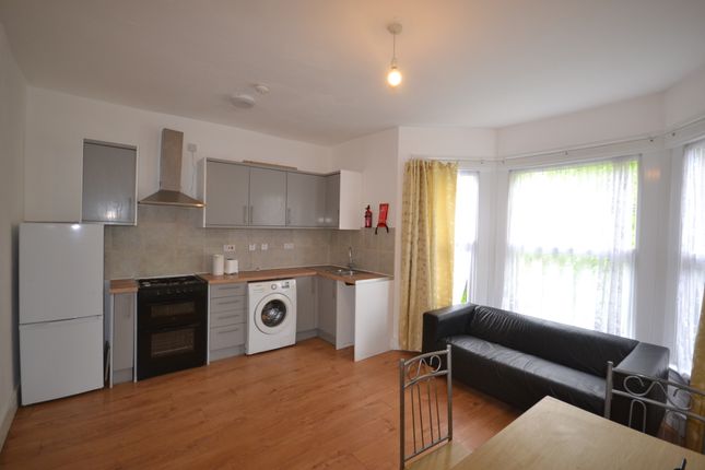 Thumbnail Flat to rent in Eastwood Road, Ilford