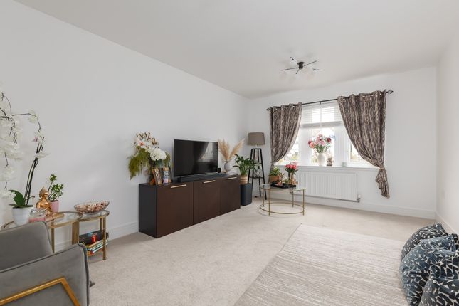 5, Whitebeam Road, East Calder photo 3
