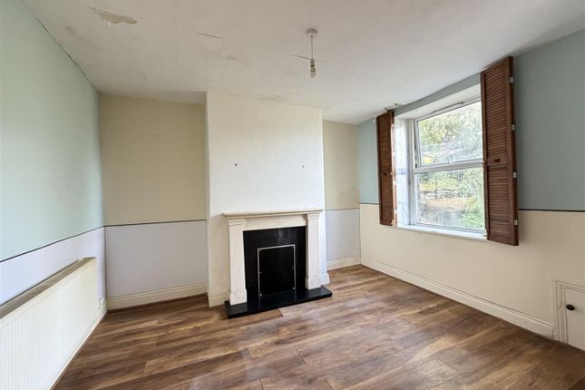 7, Roman Street, Mossley photo 2