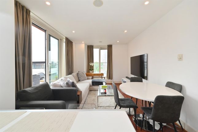 Flat to rent in Peninsula Apartments, London