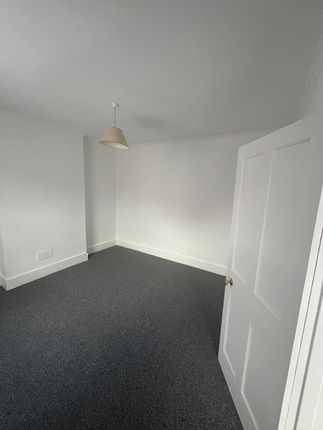 14 Imperial Road, Feltham photo 3