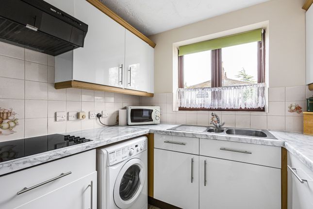 16, Beaumonds, St Albans photo 5