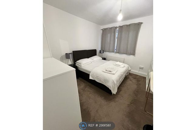 Flat, Mitcham House Crawford Estate, London photo 3