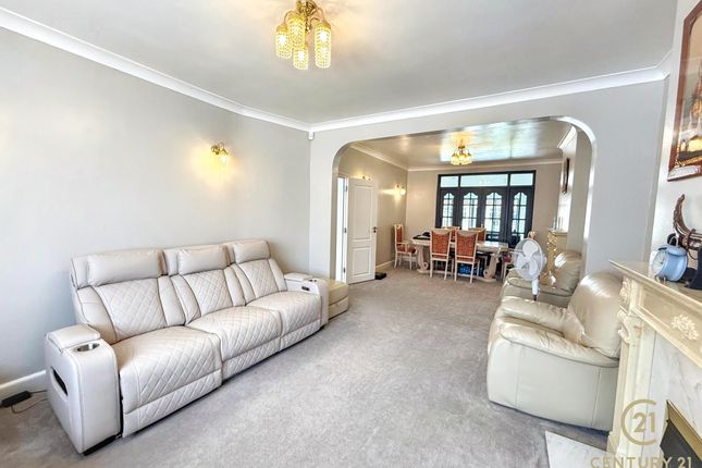50, Burns Way, HOUNSLOW photo 3