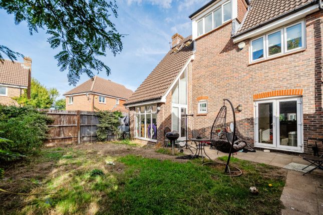 7, Michael Lane, Surrey photo 2