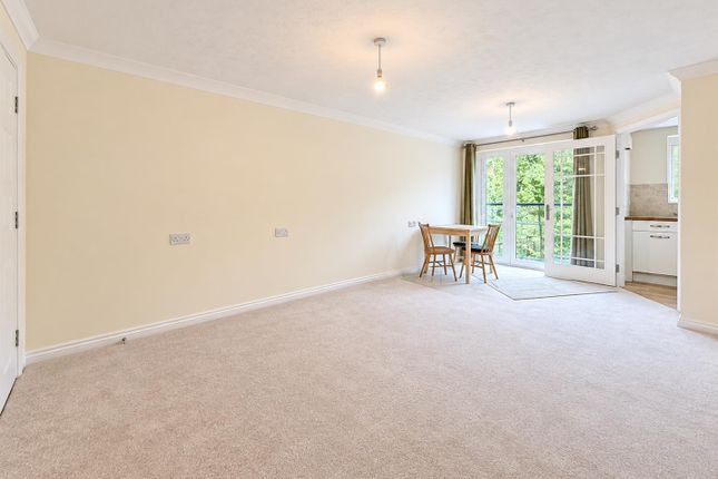 Flat 26 KING HENRY LODGE, 51 Hall Lane, London photo 3