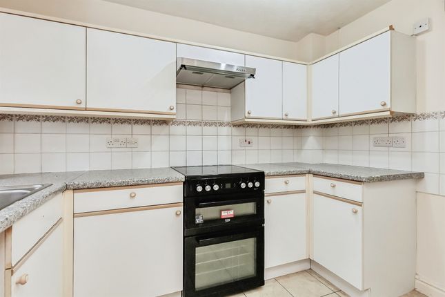 67, Pinewood Avenue, Peterborough photo 3