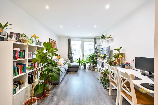 Thumbnail Flat for sale in Smithy Lane, Hounslow