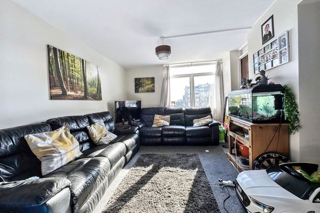 3-bed flat on 157, Waterloo Walk, Washington, £35,000