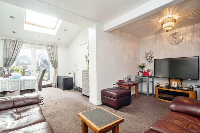 Town house for sale in Brightwell Road, Watford
