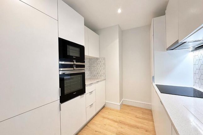 Coombe Lane, Raynes Park photo 5