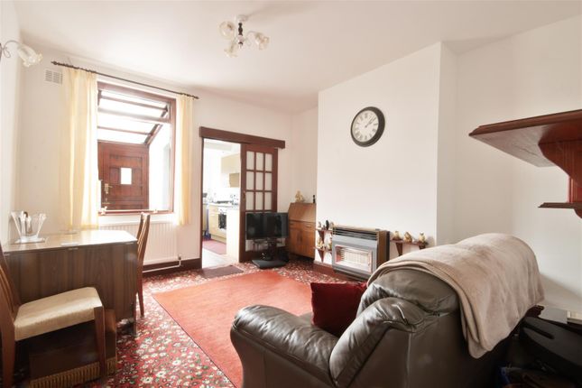 101, Barker Lane, Chesterfield photo 3