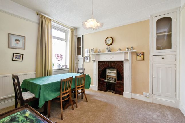 75, Wind Street, Carmarthenshire photo 3