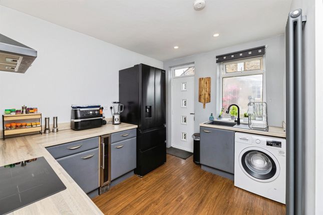 3, St. Helena Road, Bradford photo 4
