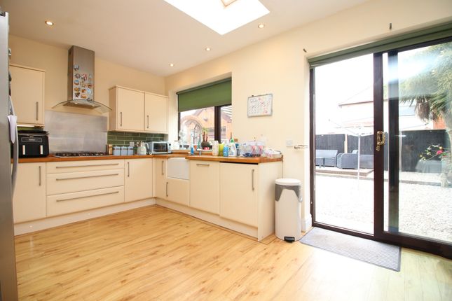 25, Romney Avenue, Fleetwood photo 4
