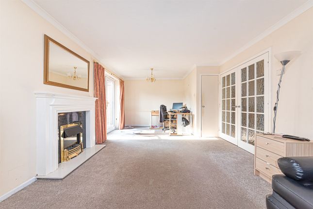 1 Medway Close, Woosehill, Wokingham photo 3