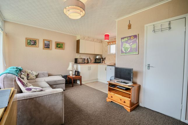 101 Kings Chalet Park, Cromer photo 2