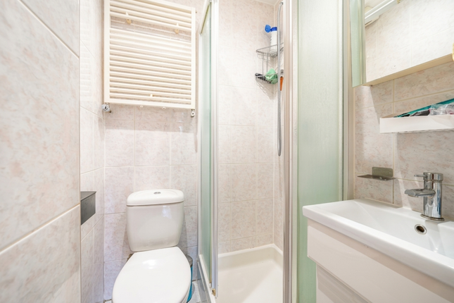 Flat 5, 22 Bina Gardens, London photo 5