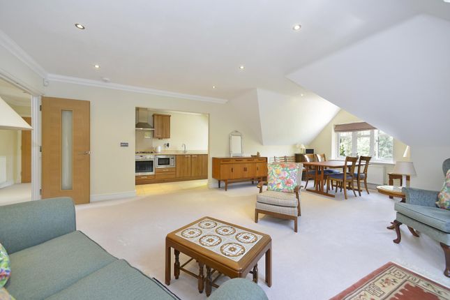 7 Mallory Court, Mark Way, Godalming photo 3