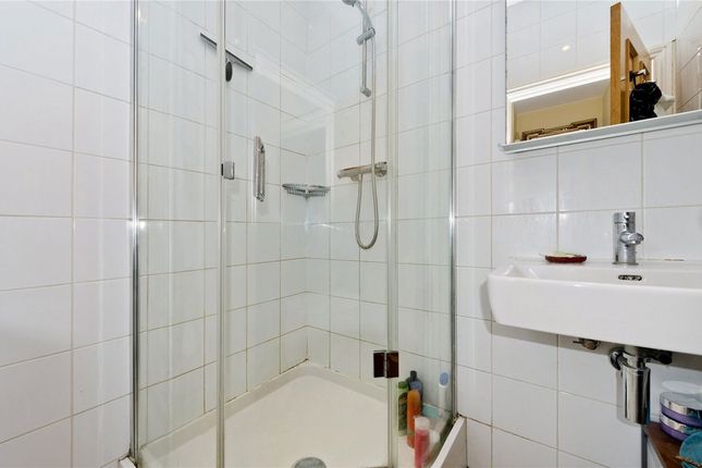 Flat 4, 13, Cheniston Gardens, London photo 5
