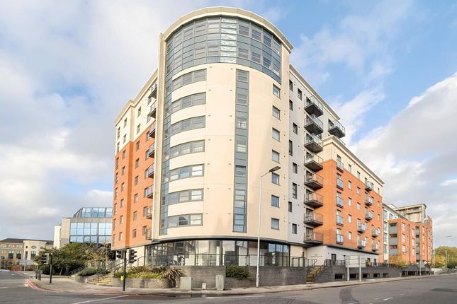 Flat for sale in Central Reading, Convenient For Town Centre, Station The Oracle
