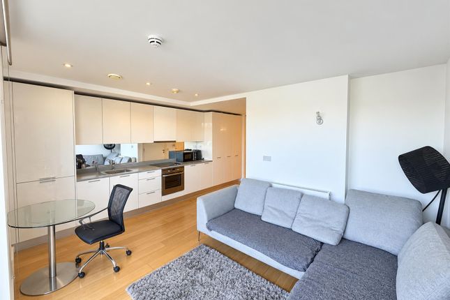 Flat 623, Vantage Building, Station Approach, Hayes photo 4