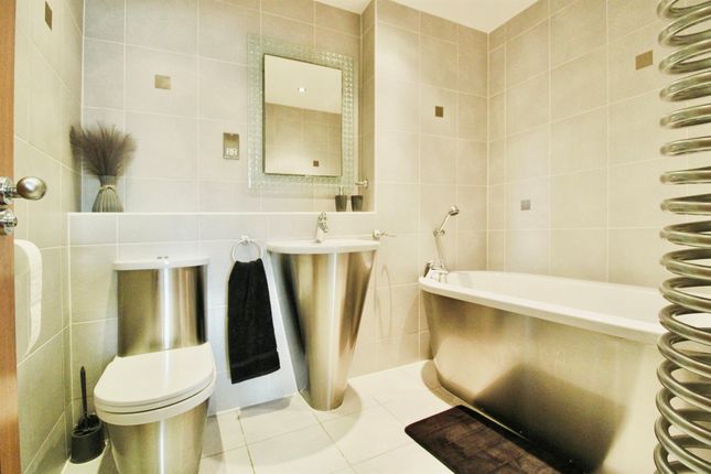 Flat 82, Altolusso, Bute Terrace, Cardiff photo 3
