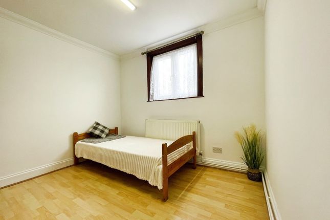 57, Ernald Avenue, London photo 2