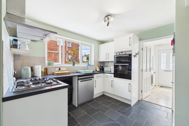 54 Longfield Road, Horsham photo 4