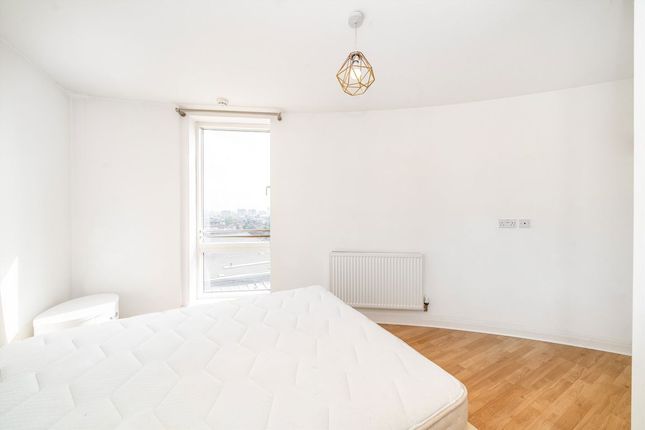 Flat 20, 7, Banister Road, London photo 4