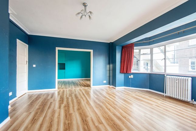 Flat for sale in Shoot Up Hill, London