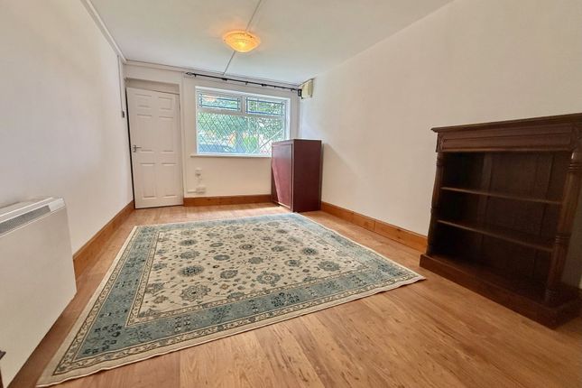 Flat 18, Sandyfields Road, Dudley photo 3