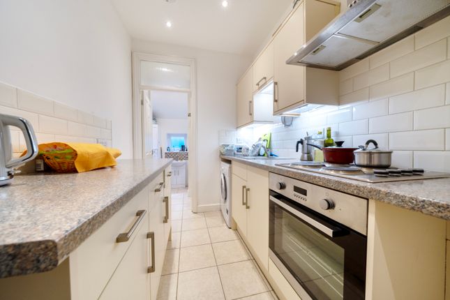 Flat for sale in Kingston Road, Raynes Park