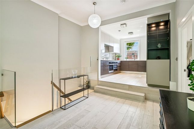 Ft 4, 9, Compayne Gardens, London photo 4