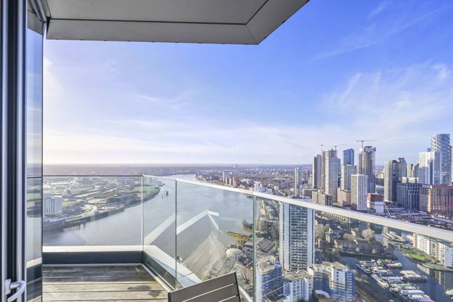 Flat for sale in Charrington Tower, Canary Wharf, London