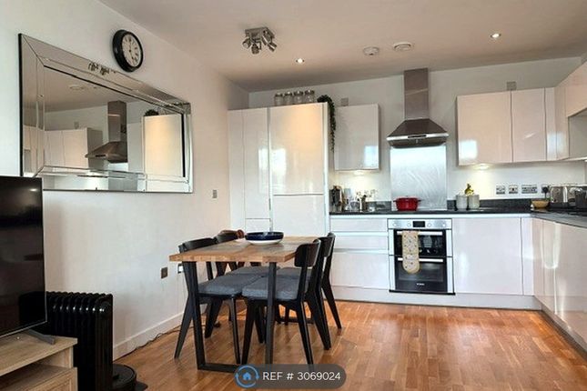 Flat, Centenary Heights Larkwood Avenue, London photo 2