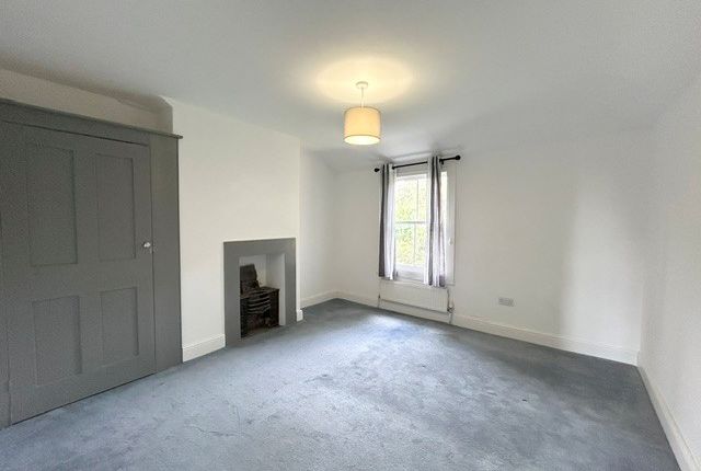 209, Chigwell photo 2