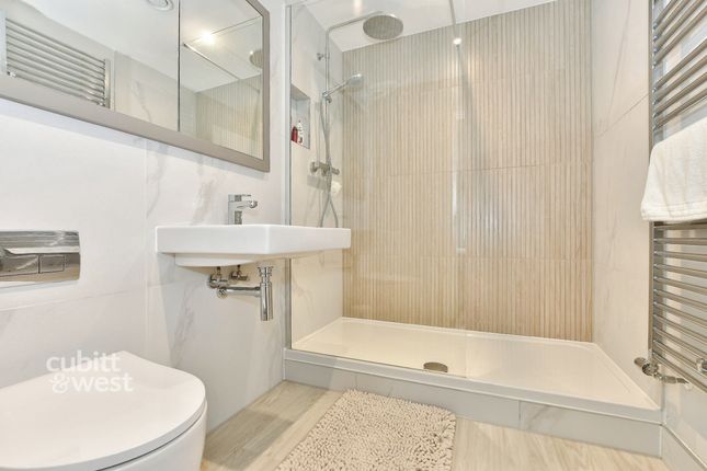 Apartment 4, 24, Cordingley Drive, Crawley photo 3