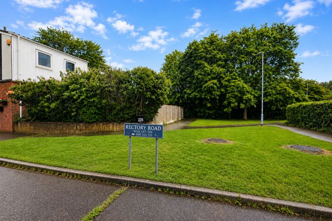 225, BASILDON photo 2
