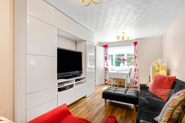Flat for sale in Thurlow Close, London