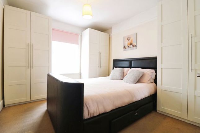 End terrace house for sale in Meadfield Road, Langley, Slough
