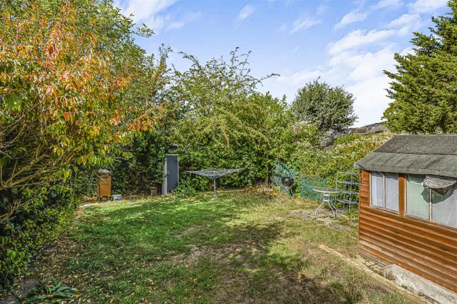 35, Heathfield, Chingford photo 4