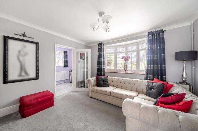 25, Star Post Road, Camberley photo 4