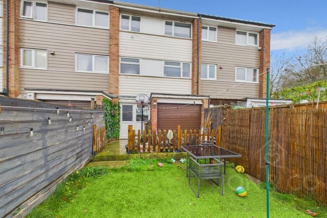 34, Ringway, Northampton photo 2